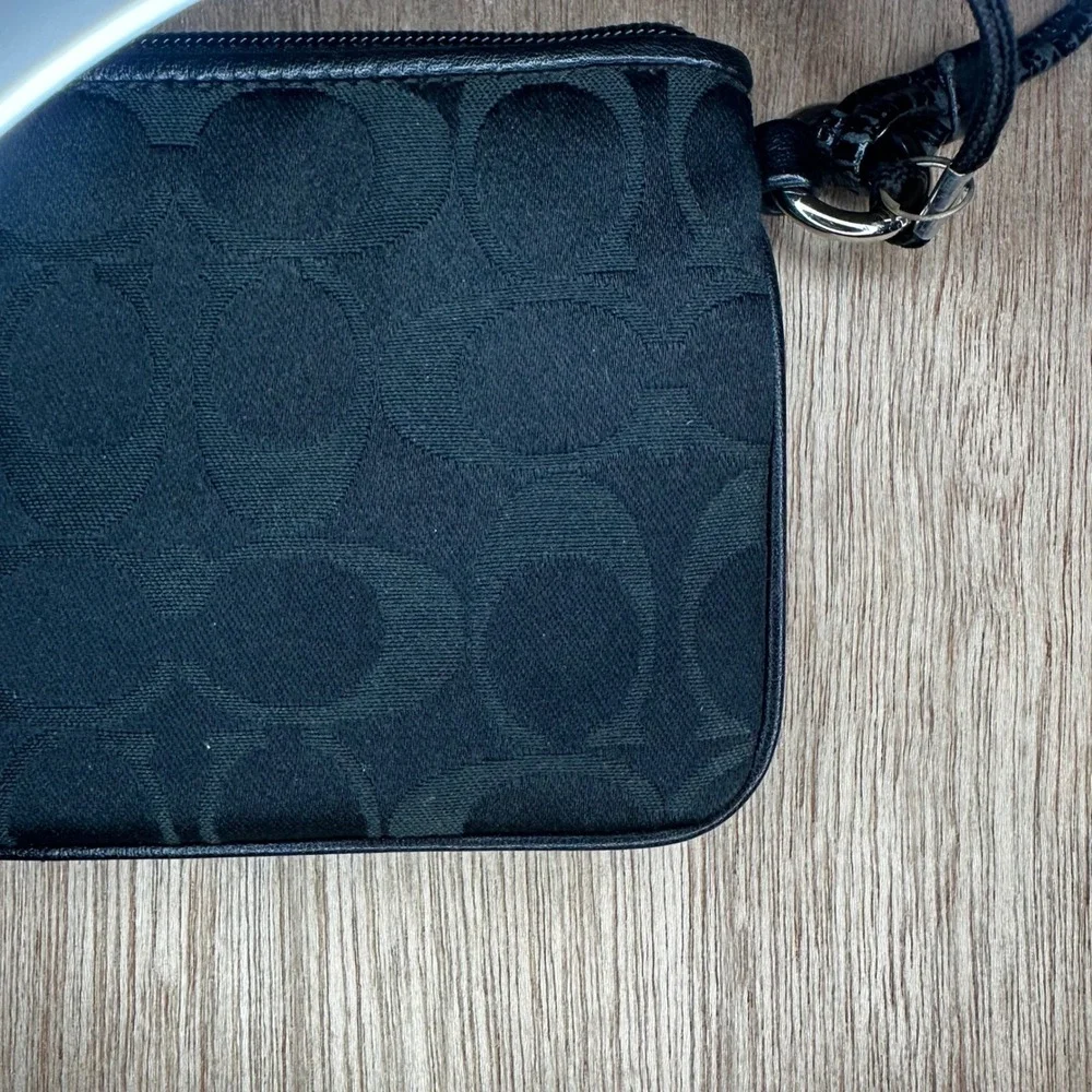 Coach Poppy Black Signature C Wristlet Pouch Bag Silver Logo